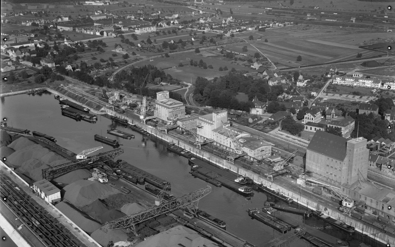 Luftbild des Rheinhafens Basel, 1933